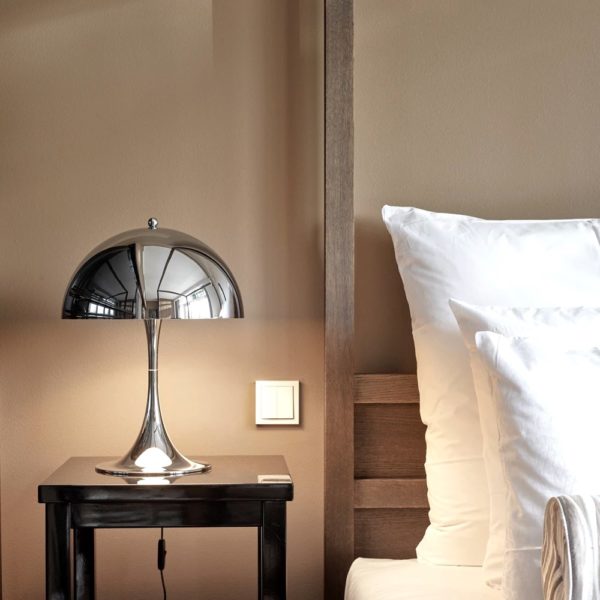 Lampe de table Panthella 320 – Image 3