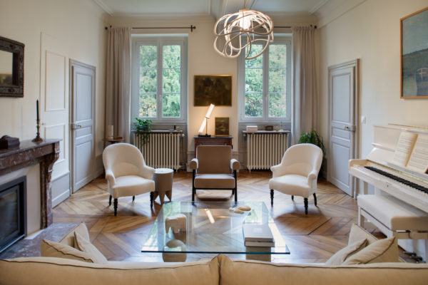 Salon et salle à manger aménagés par Epokhe, Dijon, en 2024, pour un appartement en centre-ville de Dijon