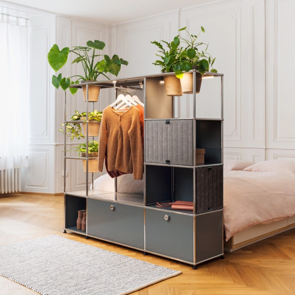 Un dressing USM Haller avec panneaux modulables